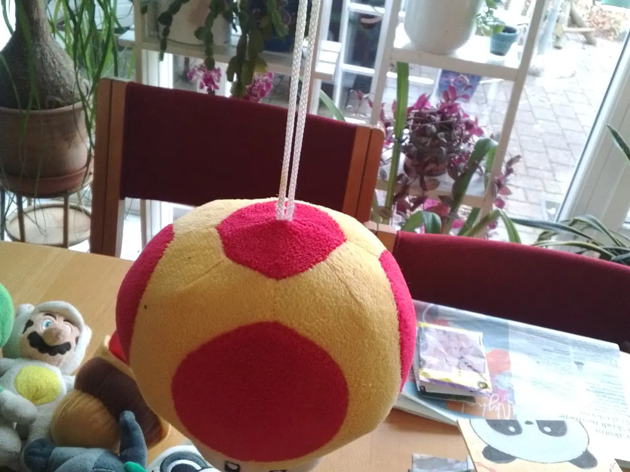 Billede 13 - 4 figurer, kugle og yoyo og 7 bamser