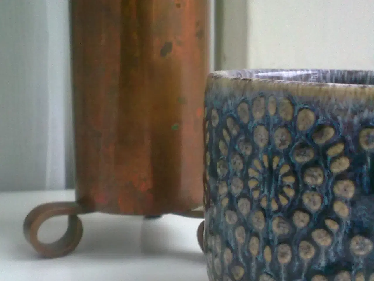 Billede 7 - Granathylster vase med nittet fod