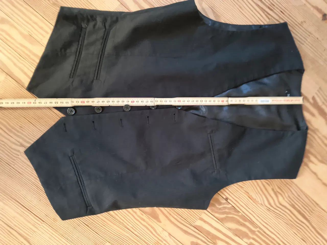 Billede 1 - Vest til konfirmationen