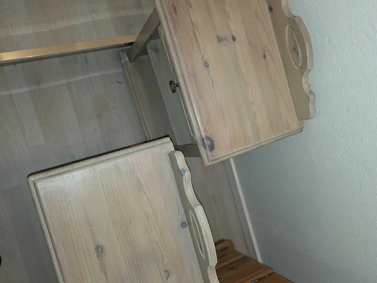 Billede 4 - Sengeborde og sengegavl i fyrretræ