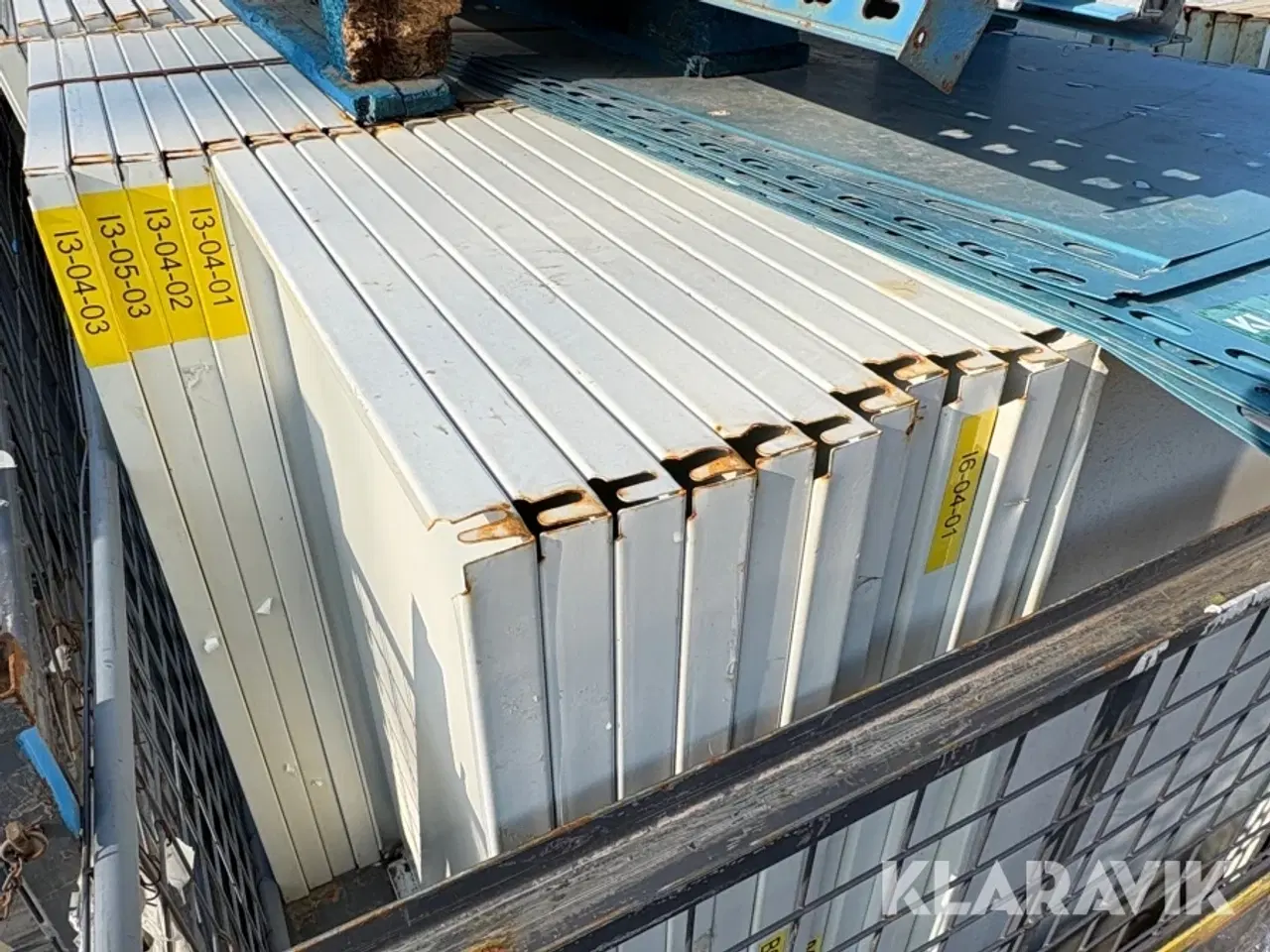 Billede 3 - Hylder: 80 styk Gavl stolper 28 styk,  endeplader 7 styk