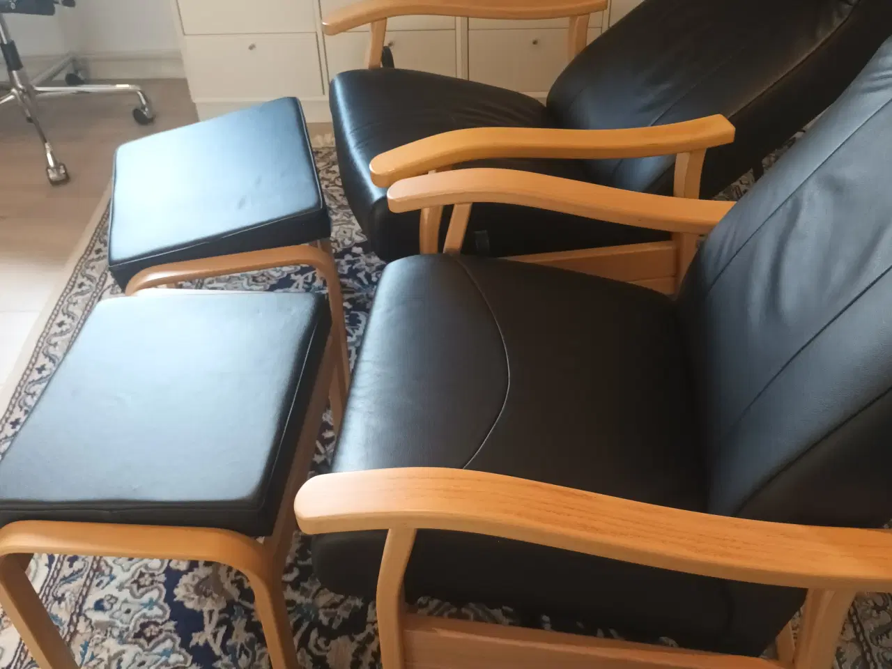 Billede 5 - Farstrup 2 stlk. Relax læderstole med skamle 