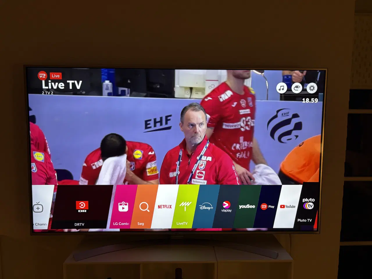Billede 1 - LG TV 65” med fod og fjernbetjening