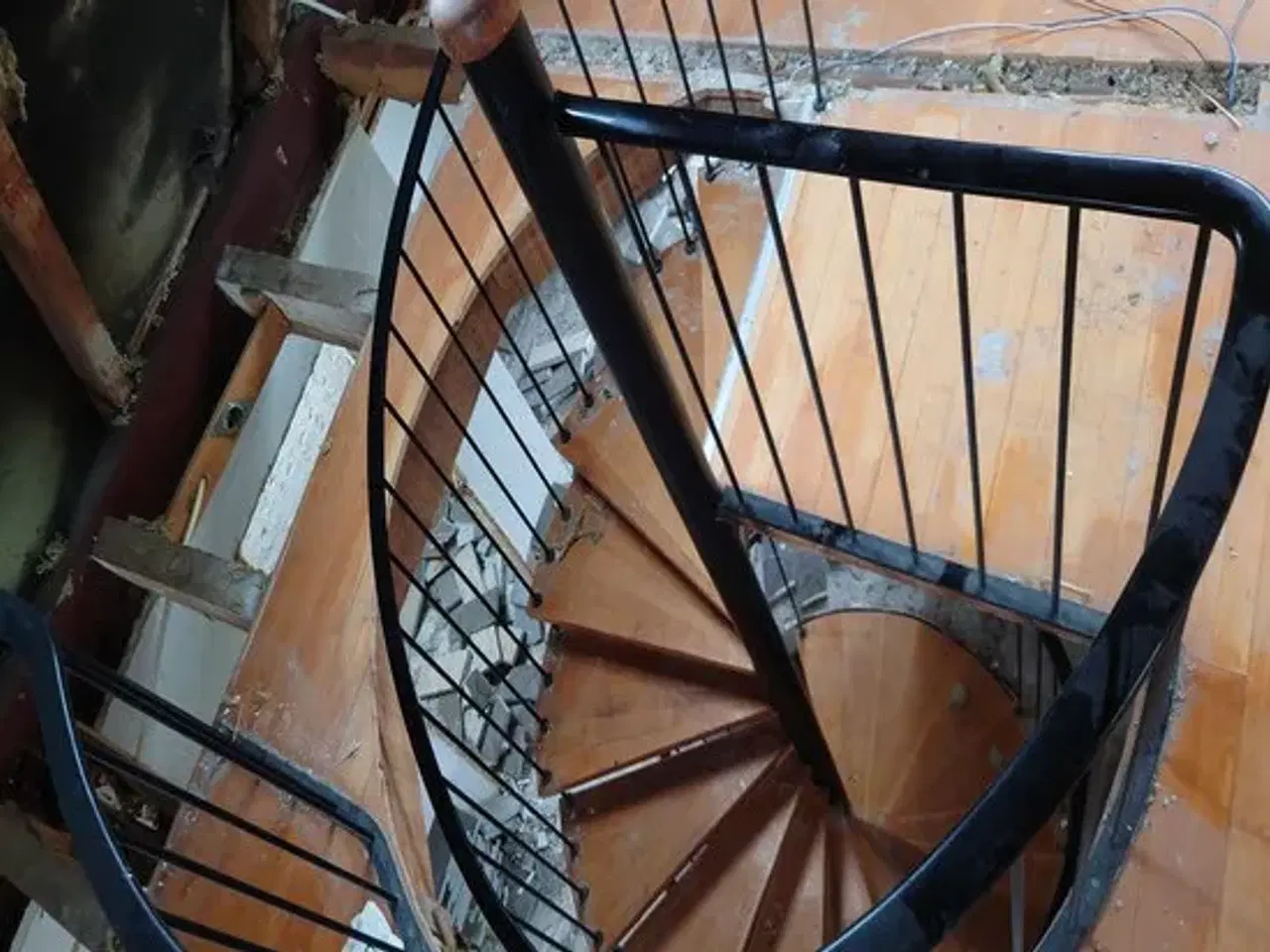 Billede 2 - Brugte Bygge materialer-Spindel trappe