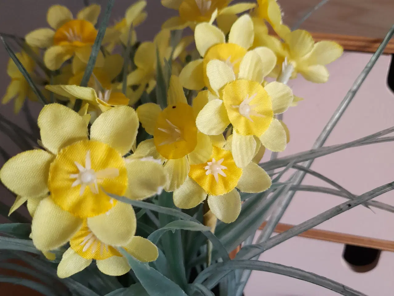 Billede 3 - Påskeliljer i urtepotte ( plastik)