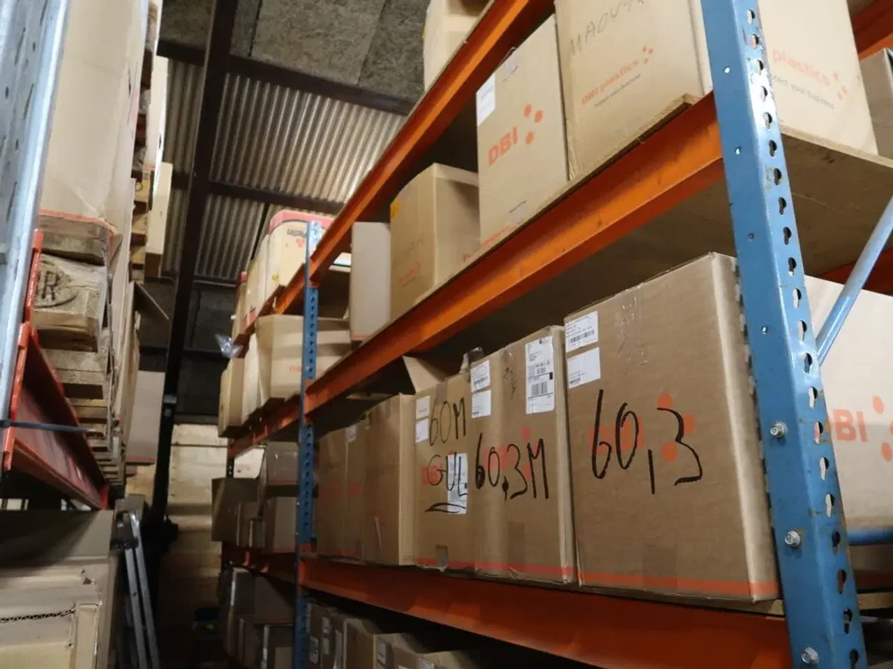 Billede 9 - Indhold i 2 fag lagerreoler