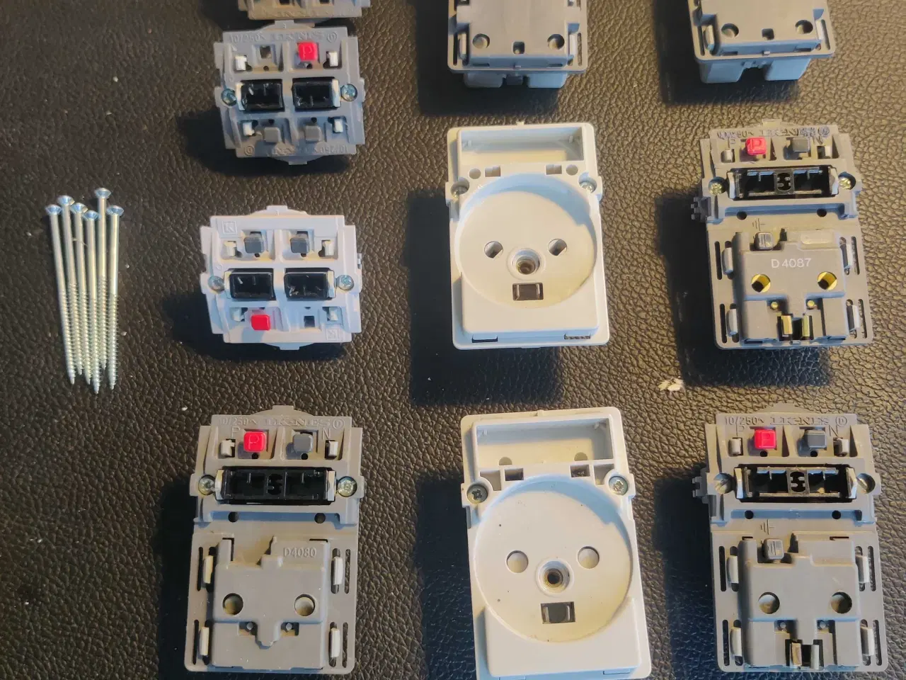 Billede 2 - Stikkontakter og afbrydere 