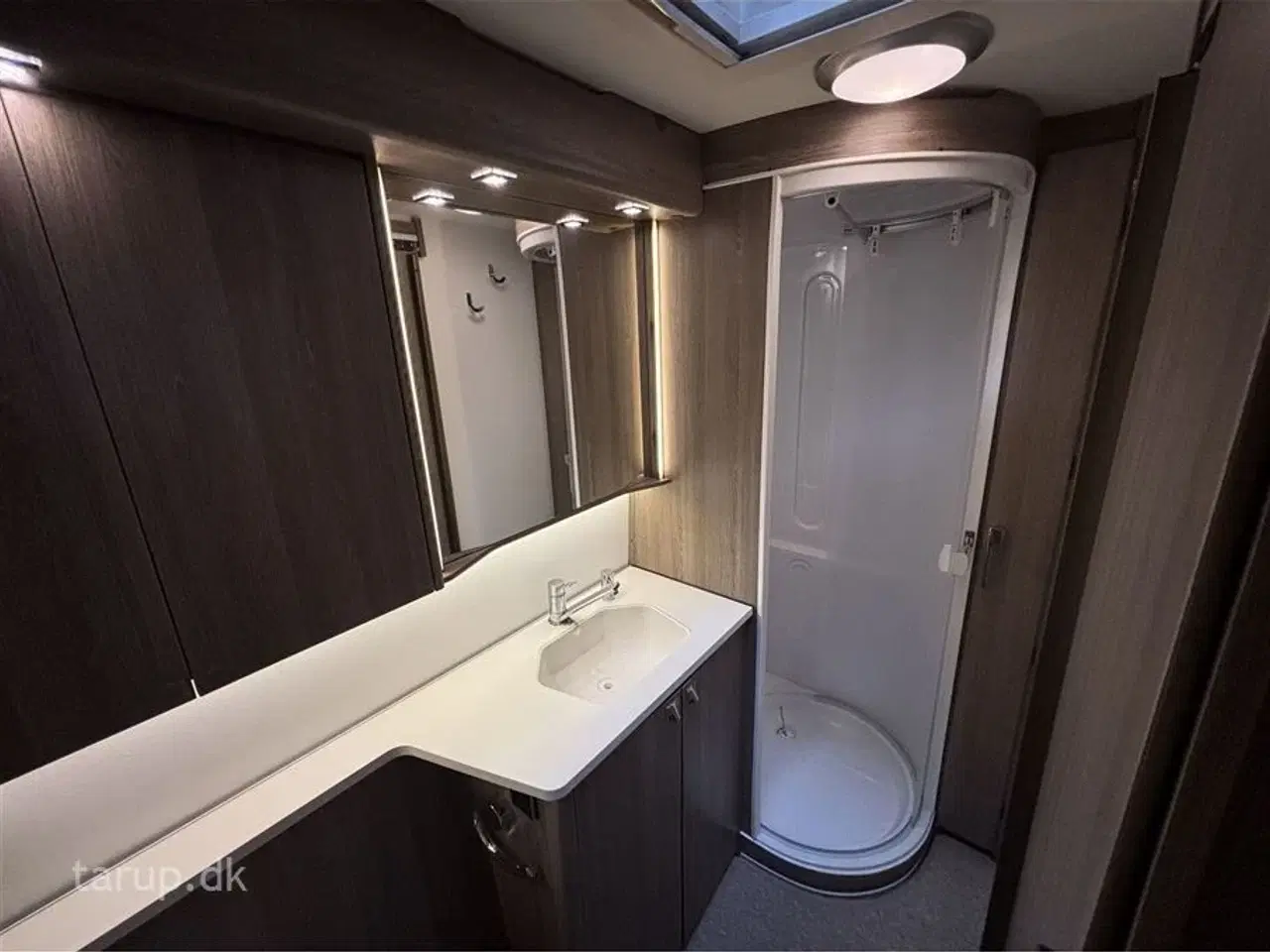 Billede 7 - 2017 - Kabe Imperial 740 TDL-U   Isabella Commodore North inkl CarbonX stel, Thule fast monteret markise, Truma mover x4 motor, Dometic Aircon, Centralstøvsuger, Alde Centralvarme