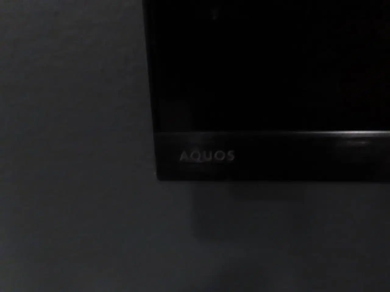 Billede 3 - 48" SMART TV, SHARP AQUOS med fjernbetjening og vægbeslag
