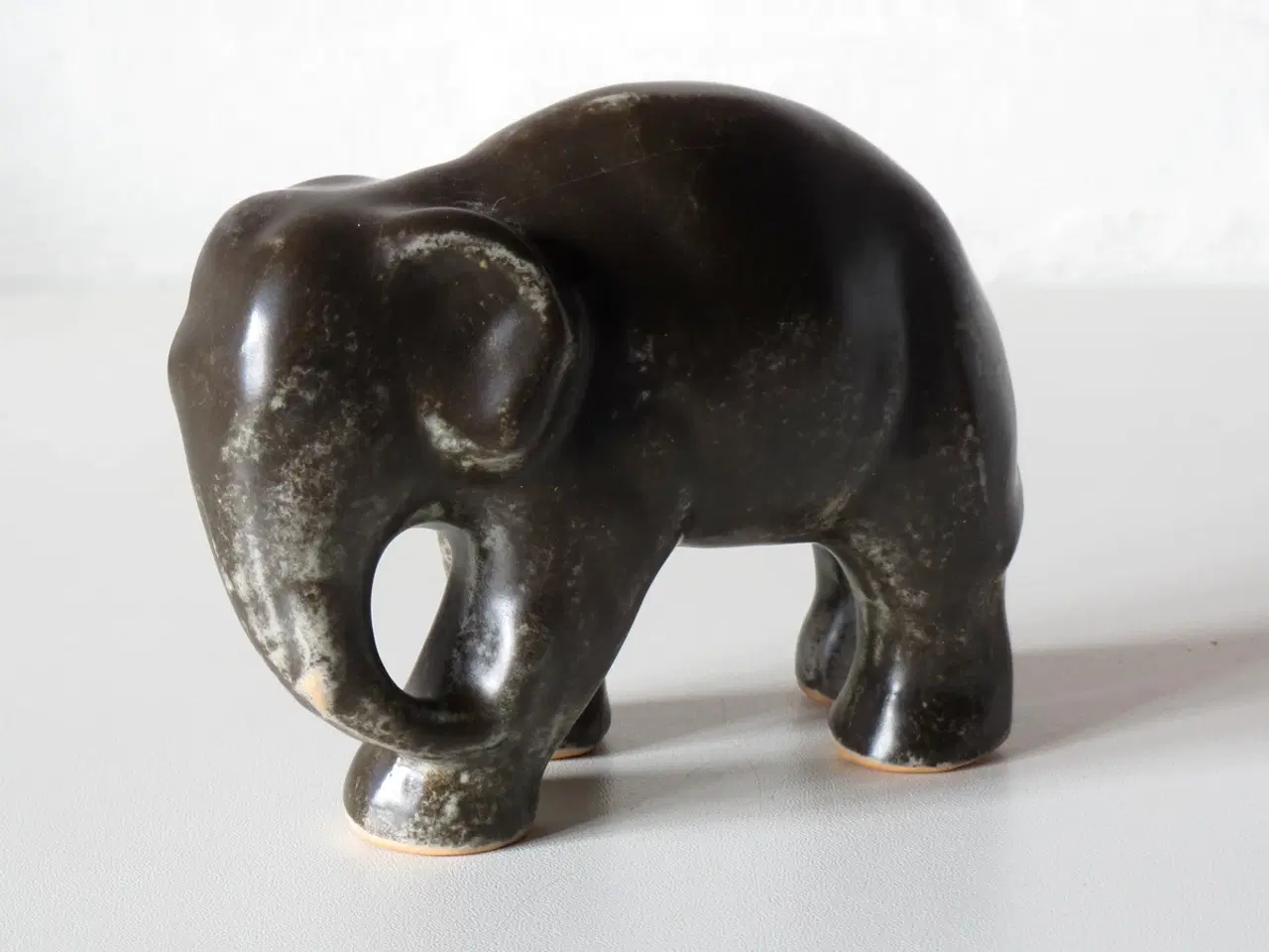 Billede 2 - Joghus elefant i mørk keramik 