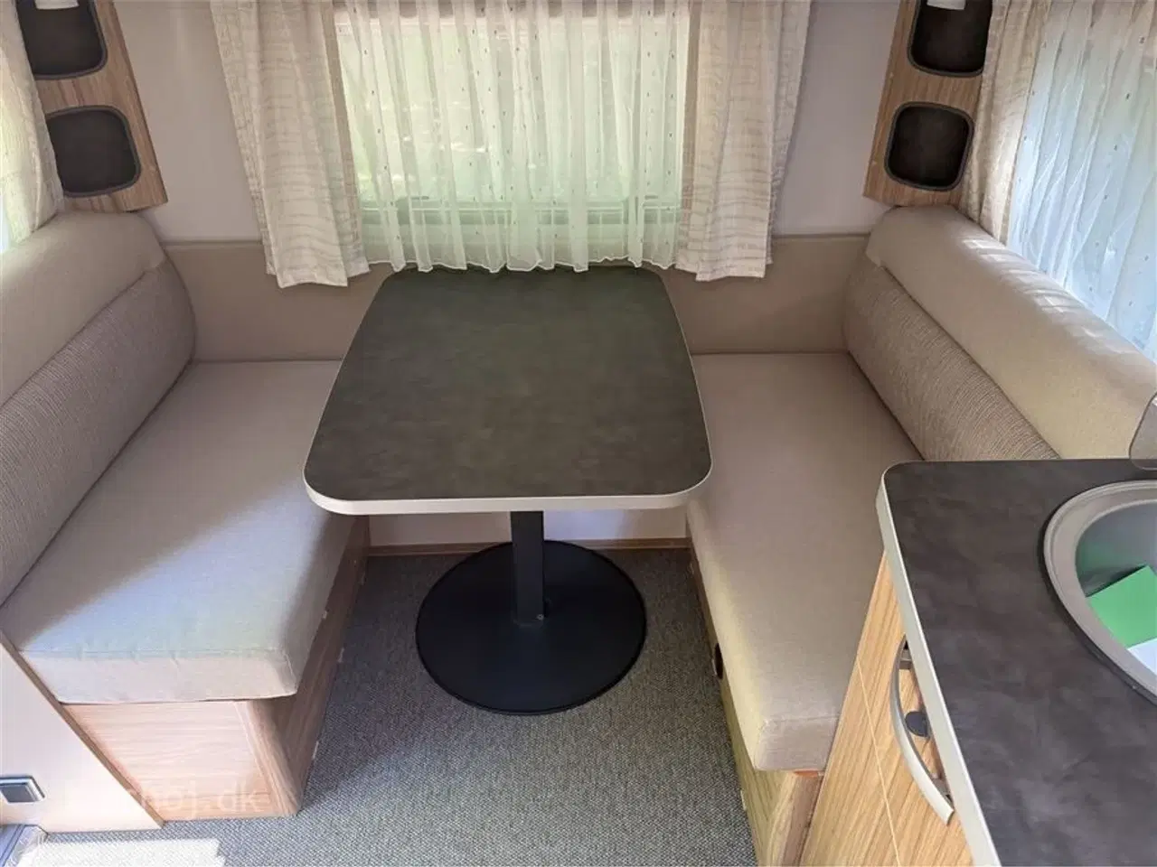 Billede 3 - 2023 - Eriba FEELING 470   Dejlig vogn med enkelsenge med lameludtræk fra Hinshøj Caravan A/S