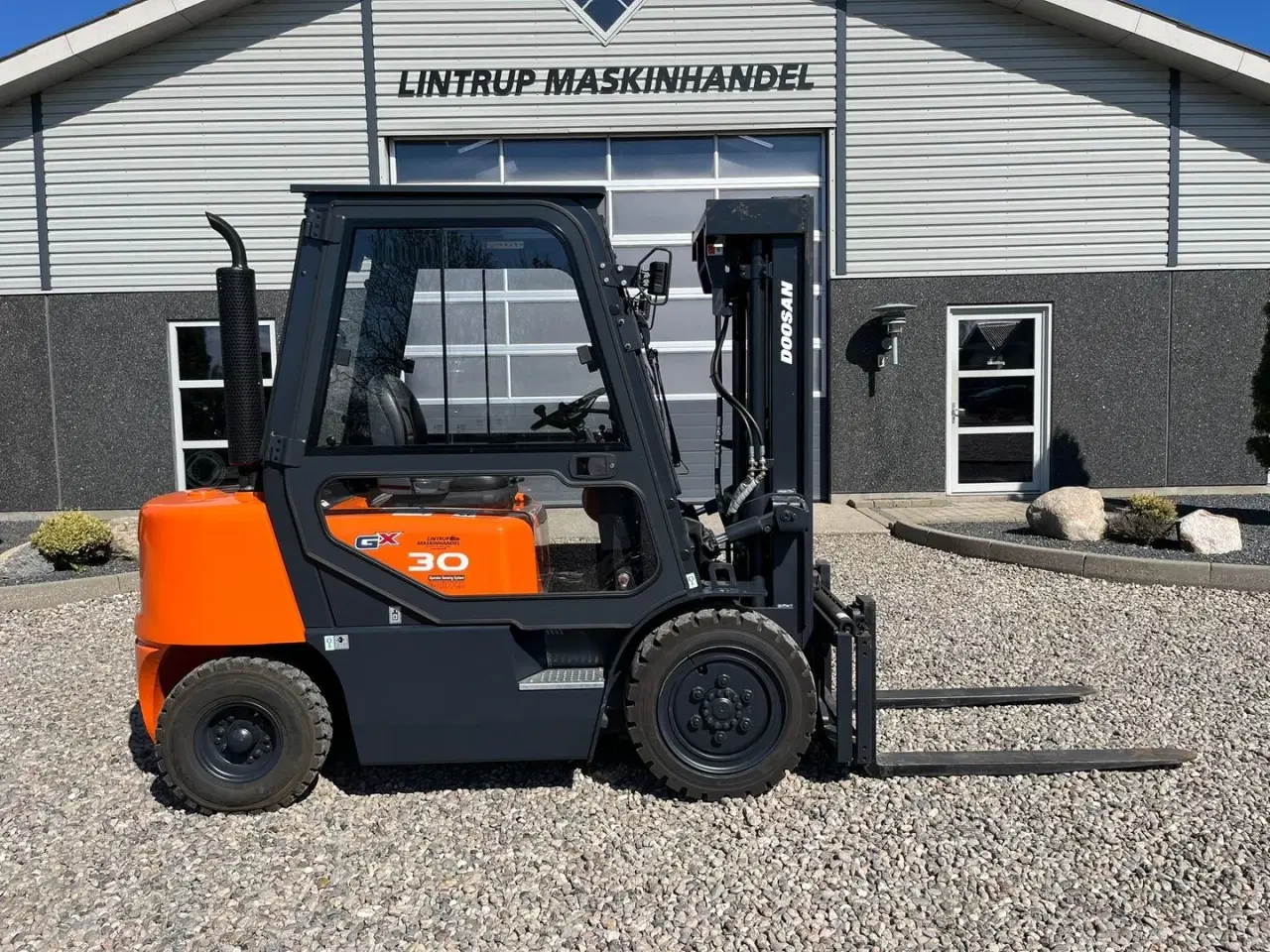 Billede 16 - Doosan D30 G med kabine og KUN 57 TIMER FRA NY, MED TIME GARENTI