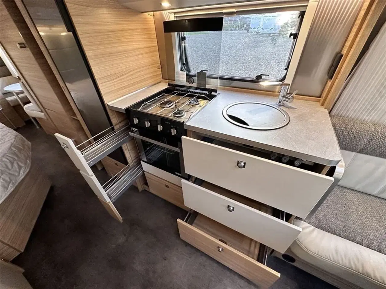 Billede 18 - 2019 - Dethleffs Generation Scandi 655 RFK Luksus Vintervogn med Dobbeltseng og xxl køjer.