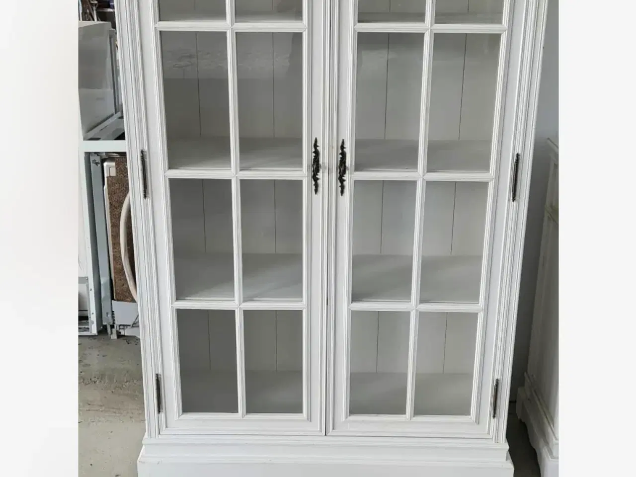 Billede 2 - Vitrineskab og kommode