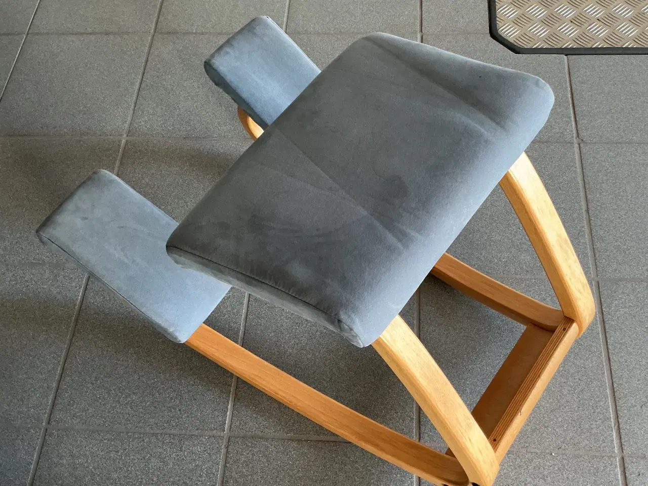 Billede 1 - Balancestol tegnet af Peter Opsvik Stokke knæstol.