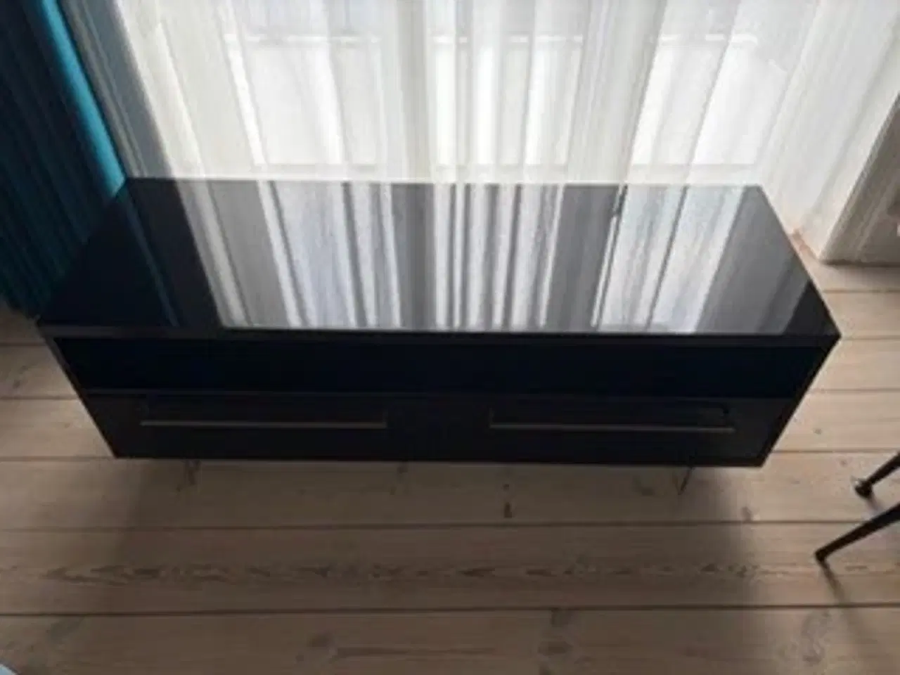 Billede 4 - TV-skænk med to skuffer