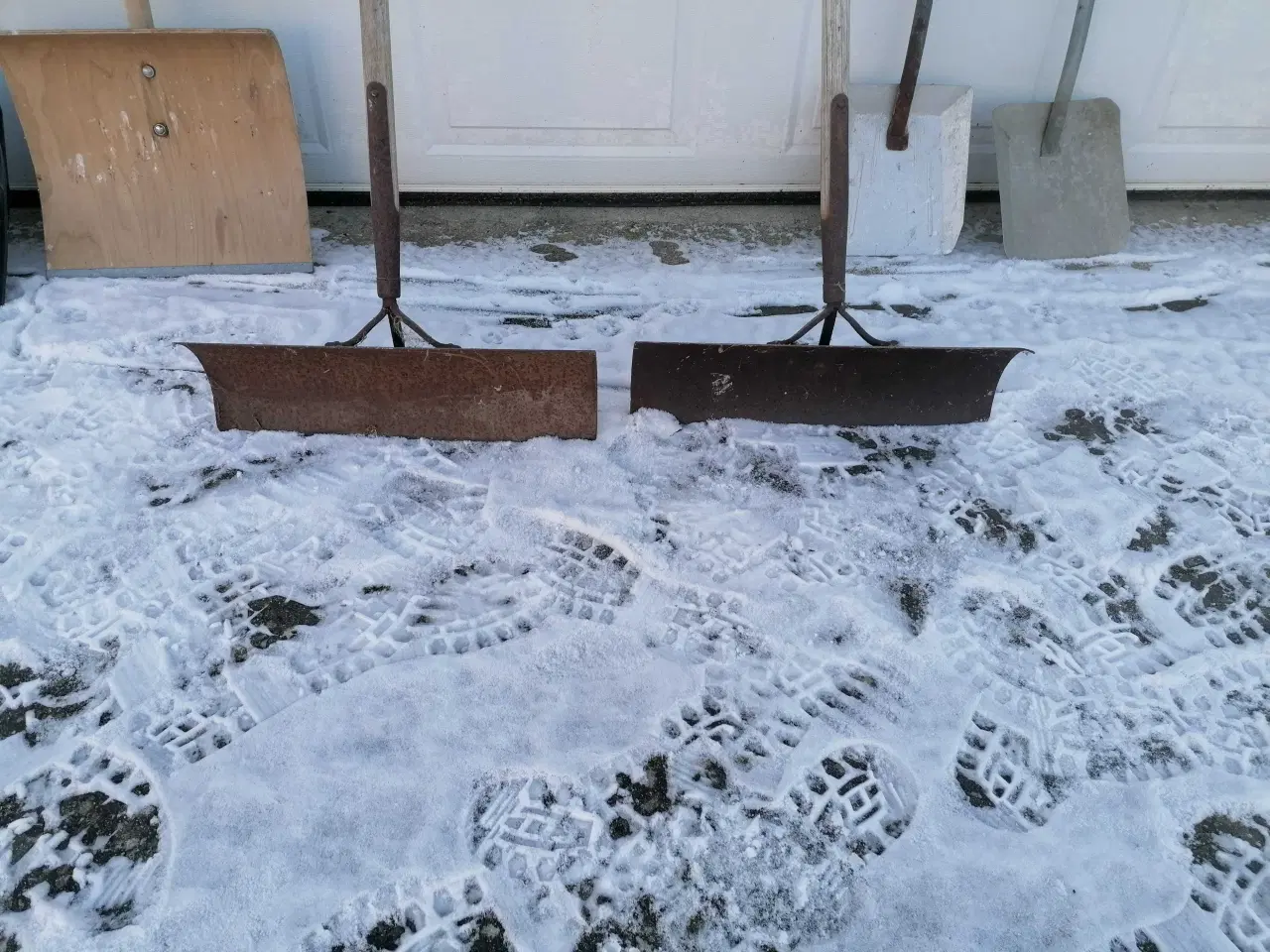 Billede 3 - Sneskovl / Sneskraber, Skovl til Bil