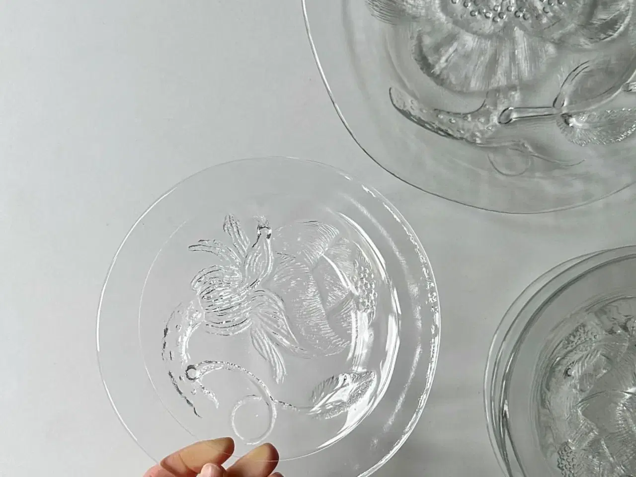 Billede 4 - Peoni glastallerkner, Oiva Toikka for Arabia Finland, sæt af 9 + 1 dele