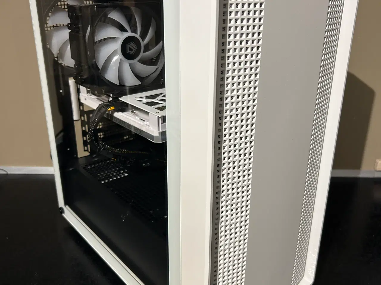 Billede 2 - HVID HIGH-END GAMING PC – i5 12600K • RTX 4060 • 3