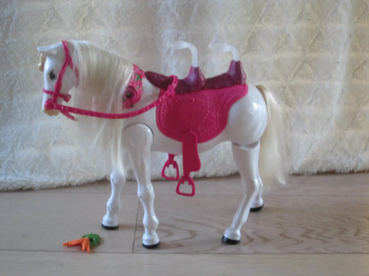 Billede 1 - Barbie Hest, der kan gå