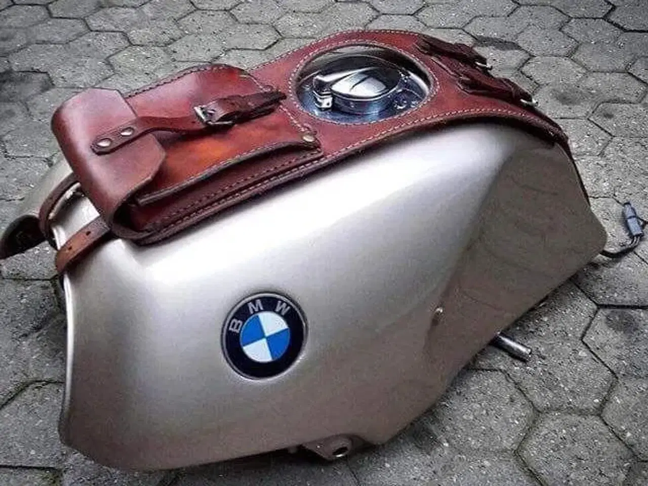 Billede 4 - BMW. R. Tank taske.