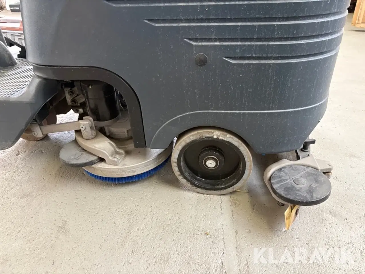 Billede 12 - Gulvvasker Nilfisk BR 752 ride-on scrubber-dryer