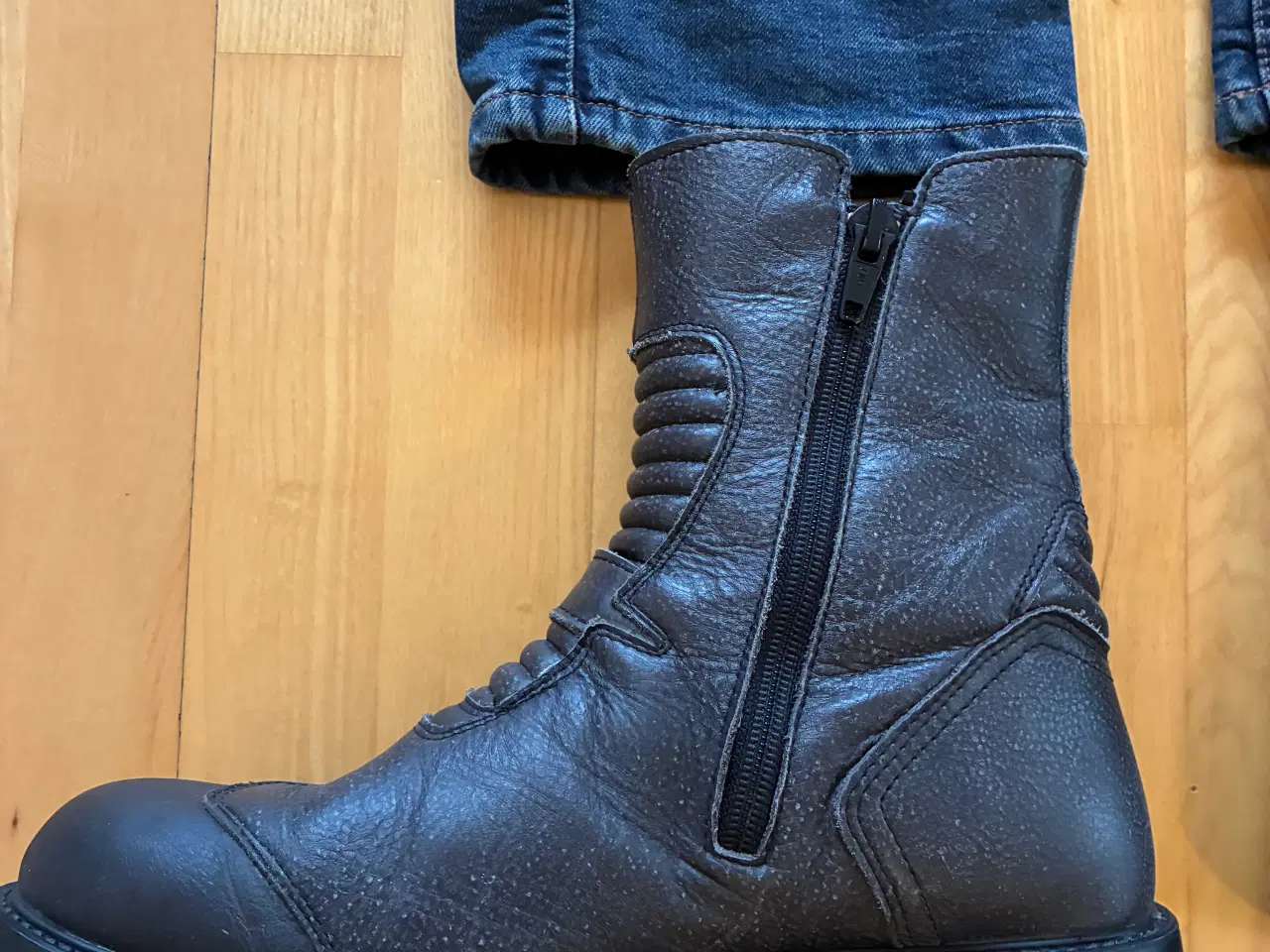 Billede 3 - Hjelm, jakke, bukser, støvler, handsker