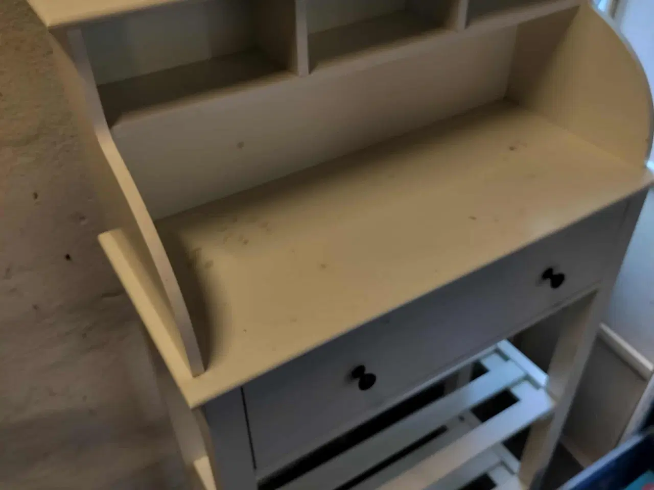 Billede 1 - Pult med skuffe i hvid