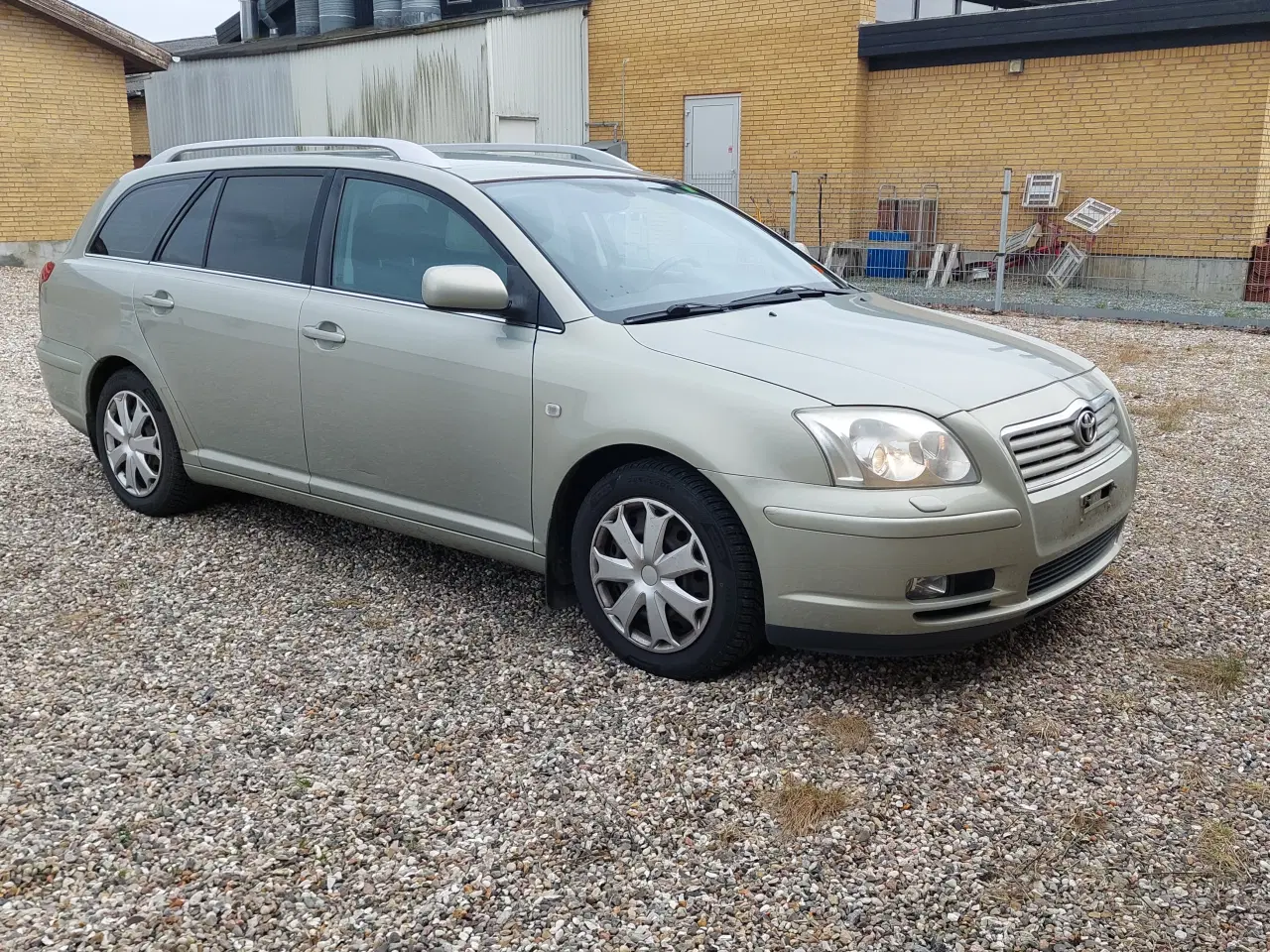 Billede 4 - NYSYNET TOYOTA AVENSIS 1,8 STW MED TRÆK