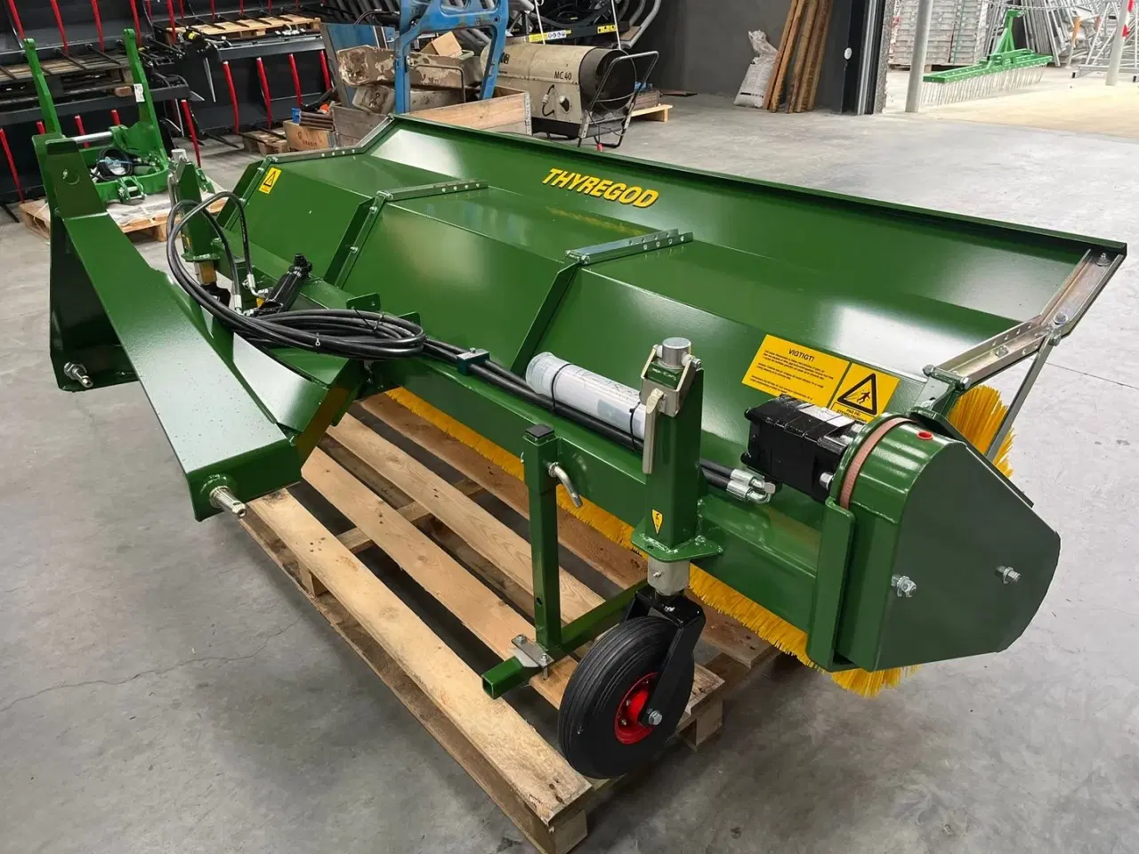 Billede 7 - Thyregod TK 2800 med nylon børster og hydraulisk sving. brede 2800 og feje brede 2500