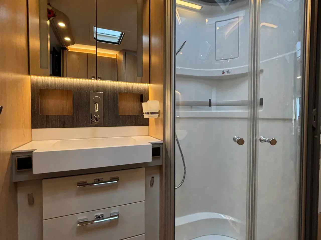 Billede 11 - Autocamper til salg - Hymer Master Line ML I 880