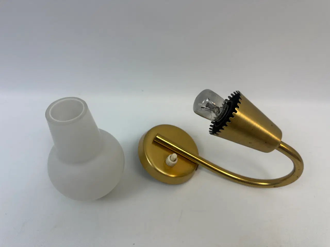Billede 7 - Vintage lampe i messing /opalglas (LYFA)