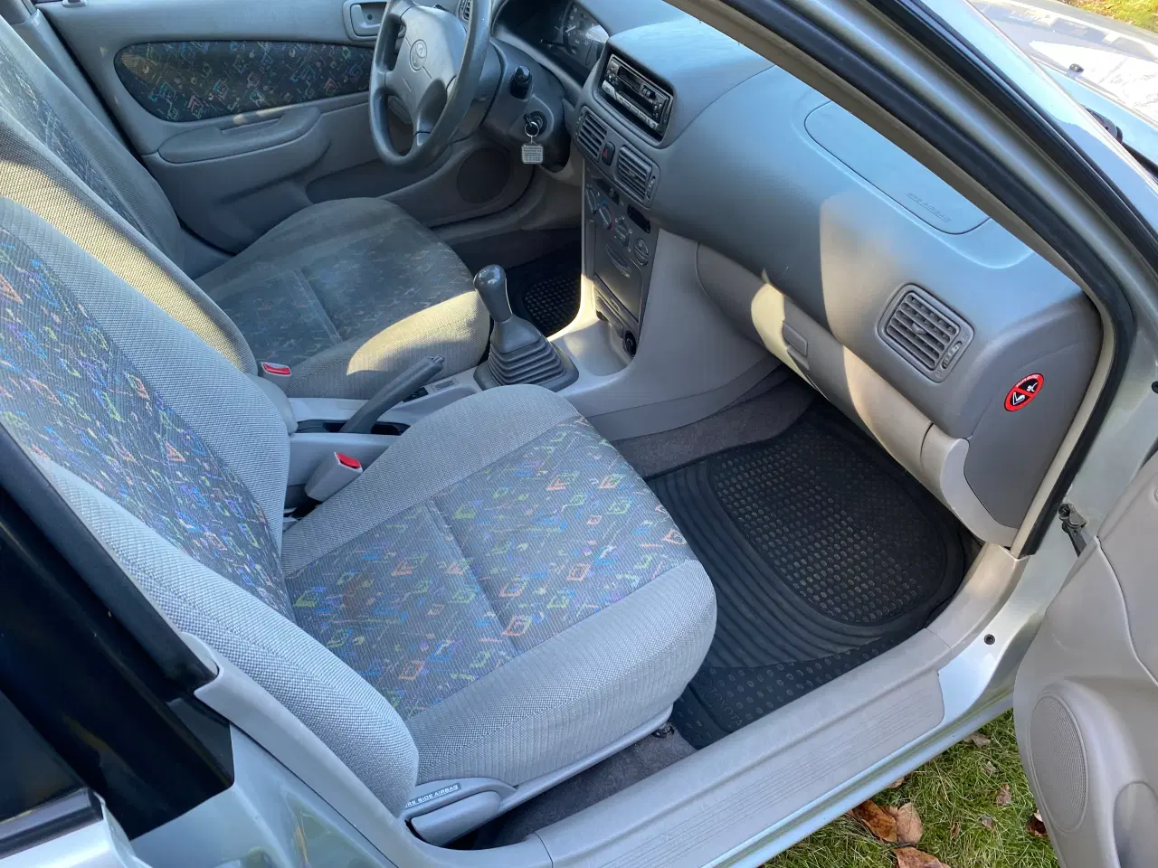 Billede 11 - Toyota Corolla 1.3 4d sølvmetal