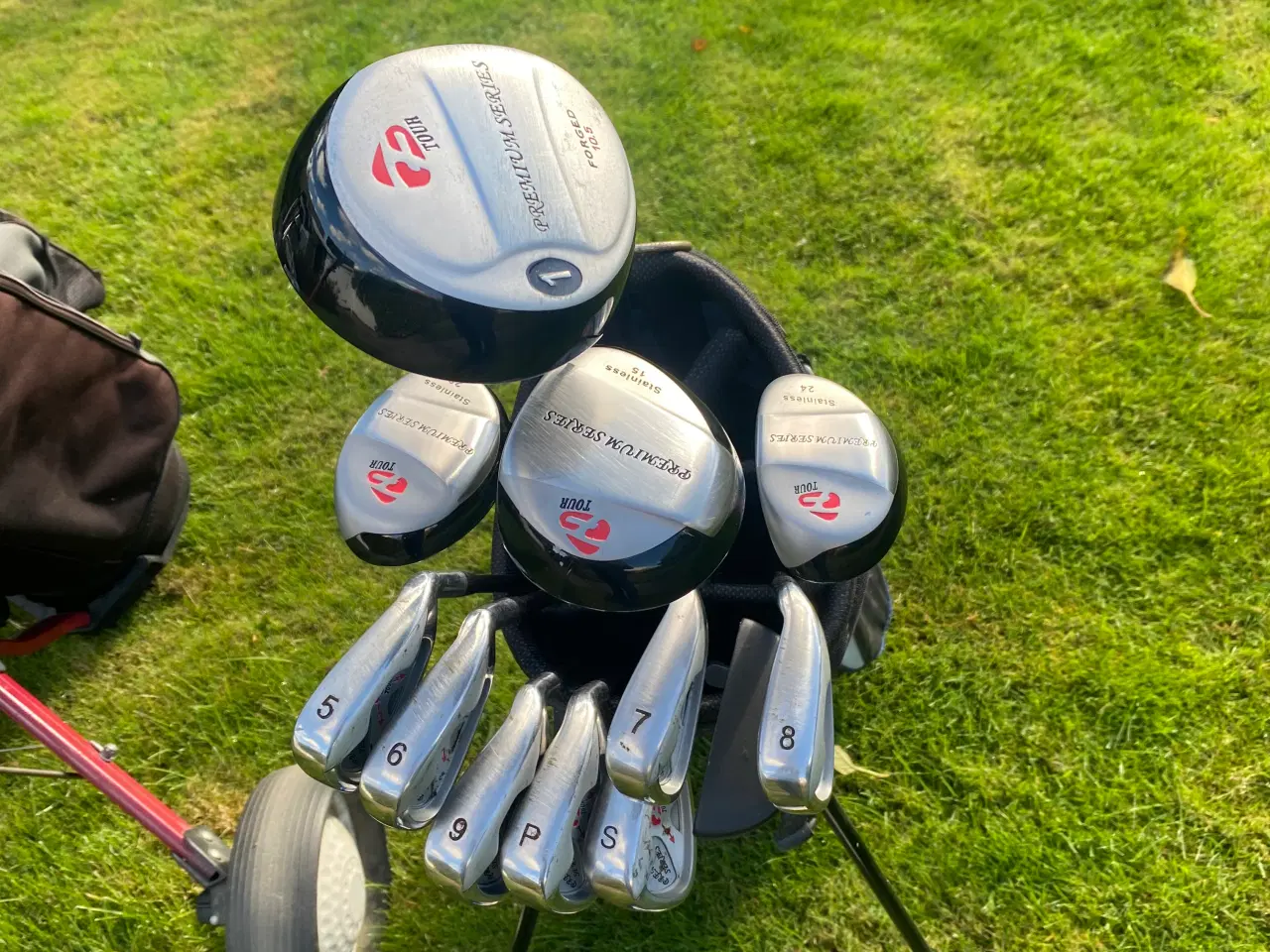 Billede 4 - 2 x golfsæt, bærebag, vognbag og vogn. 