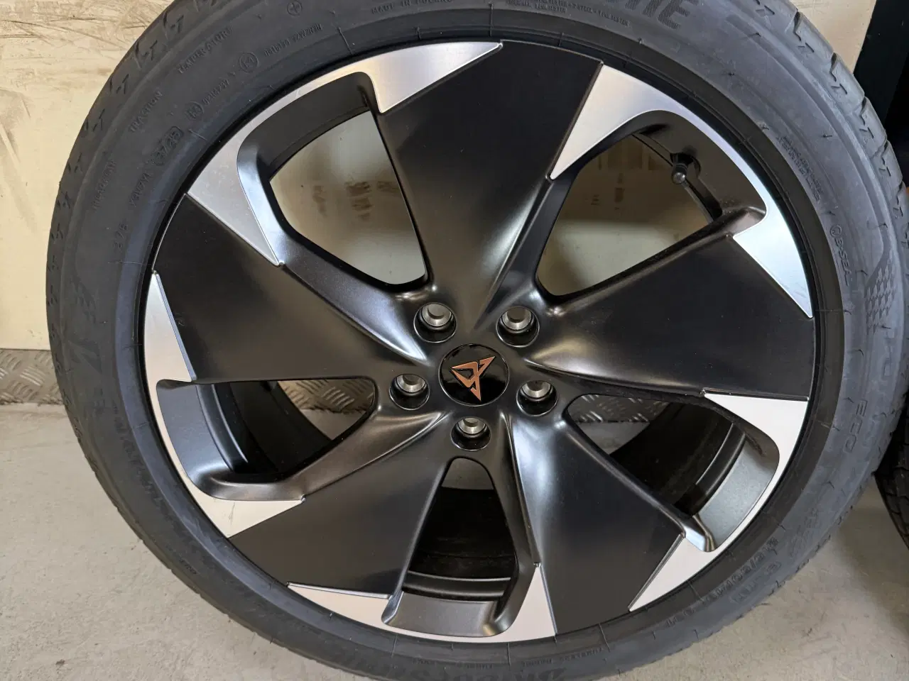 Billede 2 - Nye originale 19” cupra born fælge med dæk