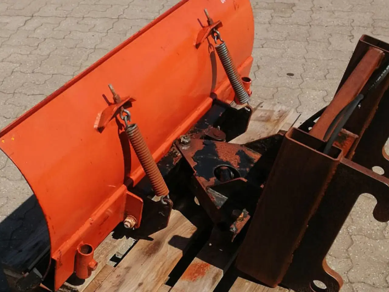 Billede 2 - - - - Brugt sneplov 125 cm med Giant beslag