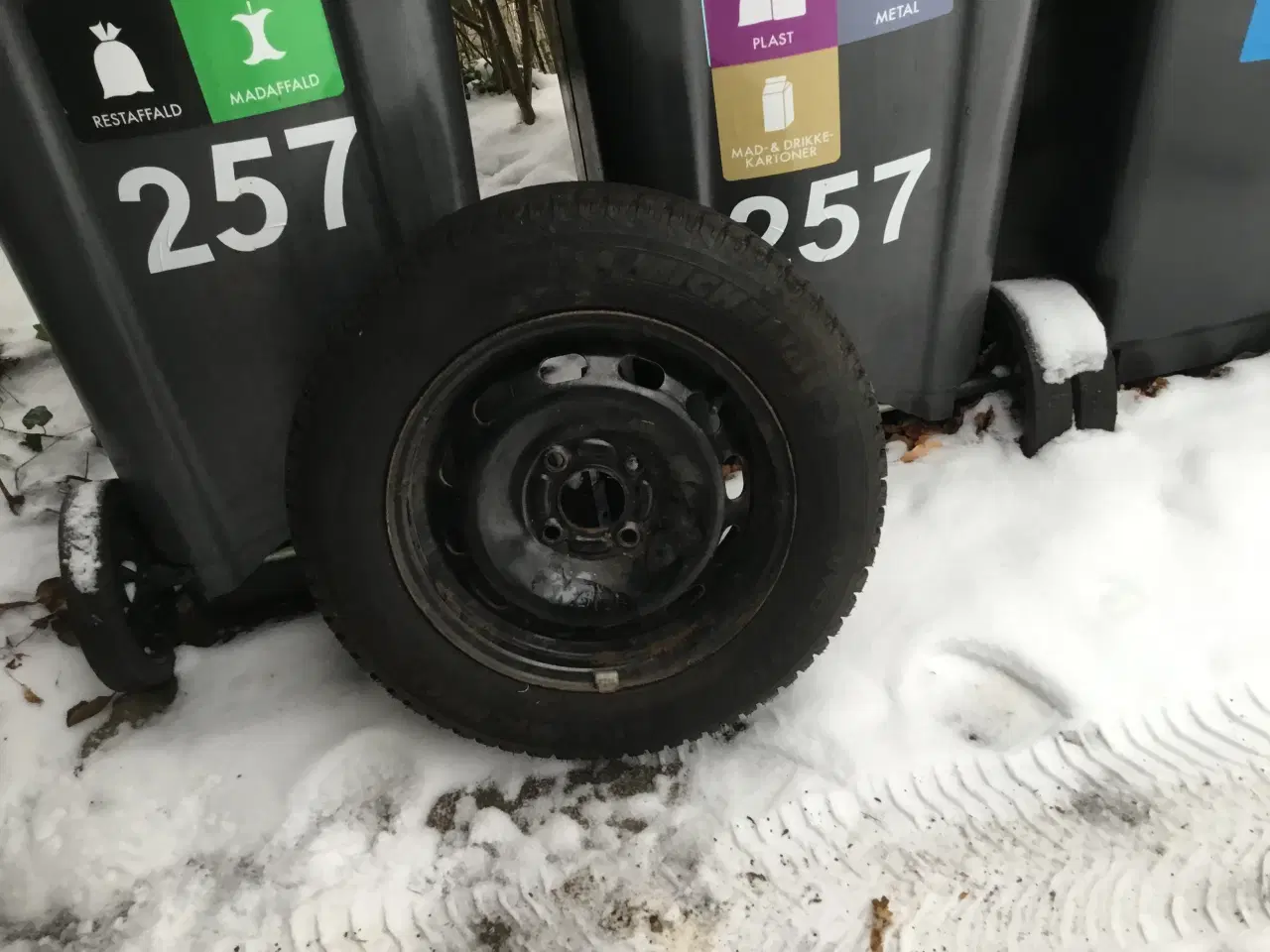 Billede 2 - Vinterdæk Michelin til Ford Fiesta 14”