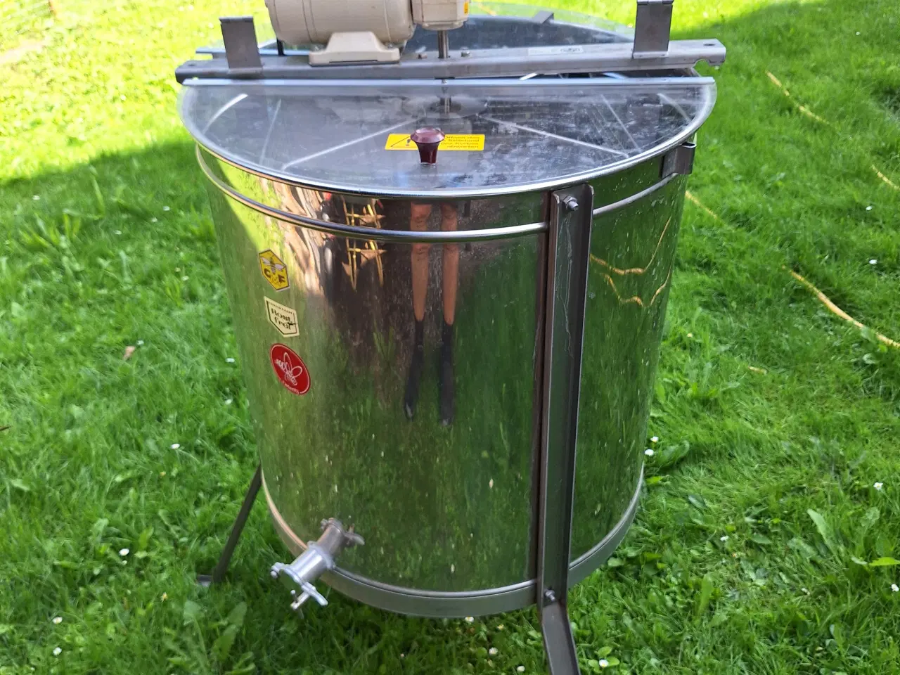 Billede 1 - Bi-gård sælges grundet ophør.