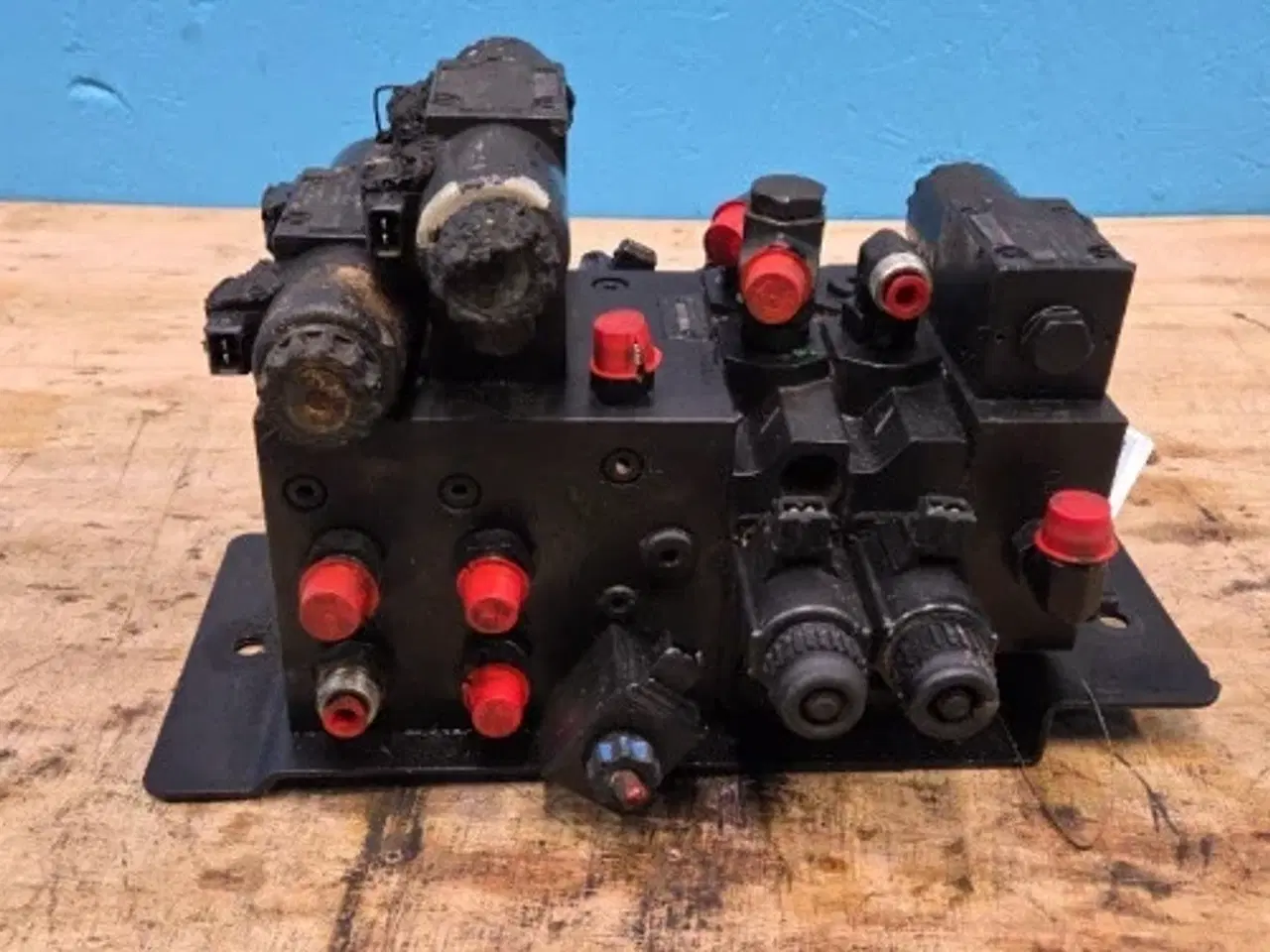 Billede 6 - New Holland CR9.90 Hydraulikventil 84457511