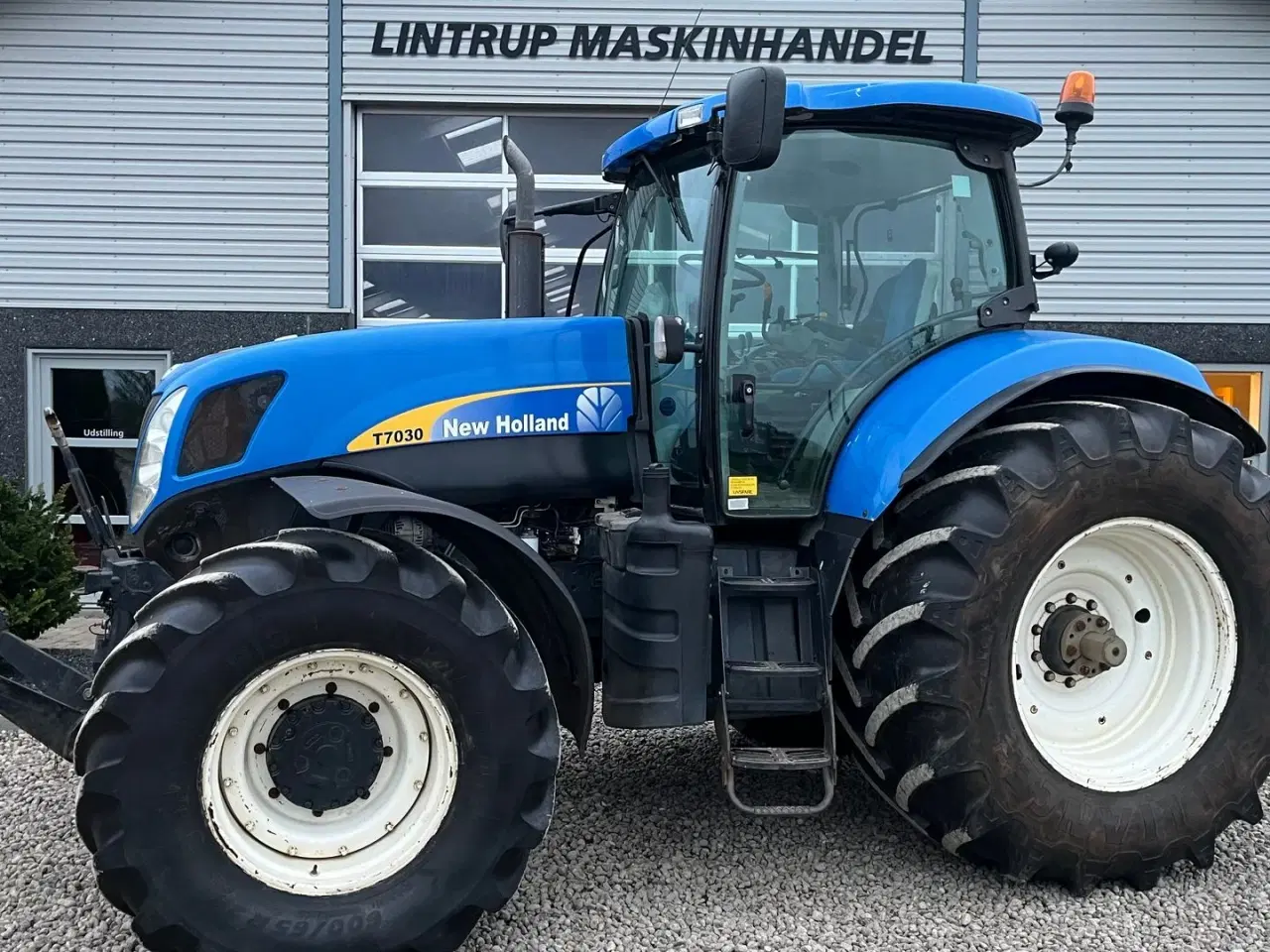 Billede 1 - New Holland T7030 Med frontlift og frontPTO