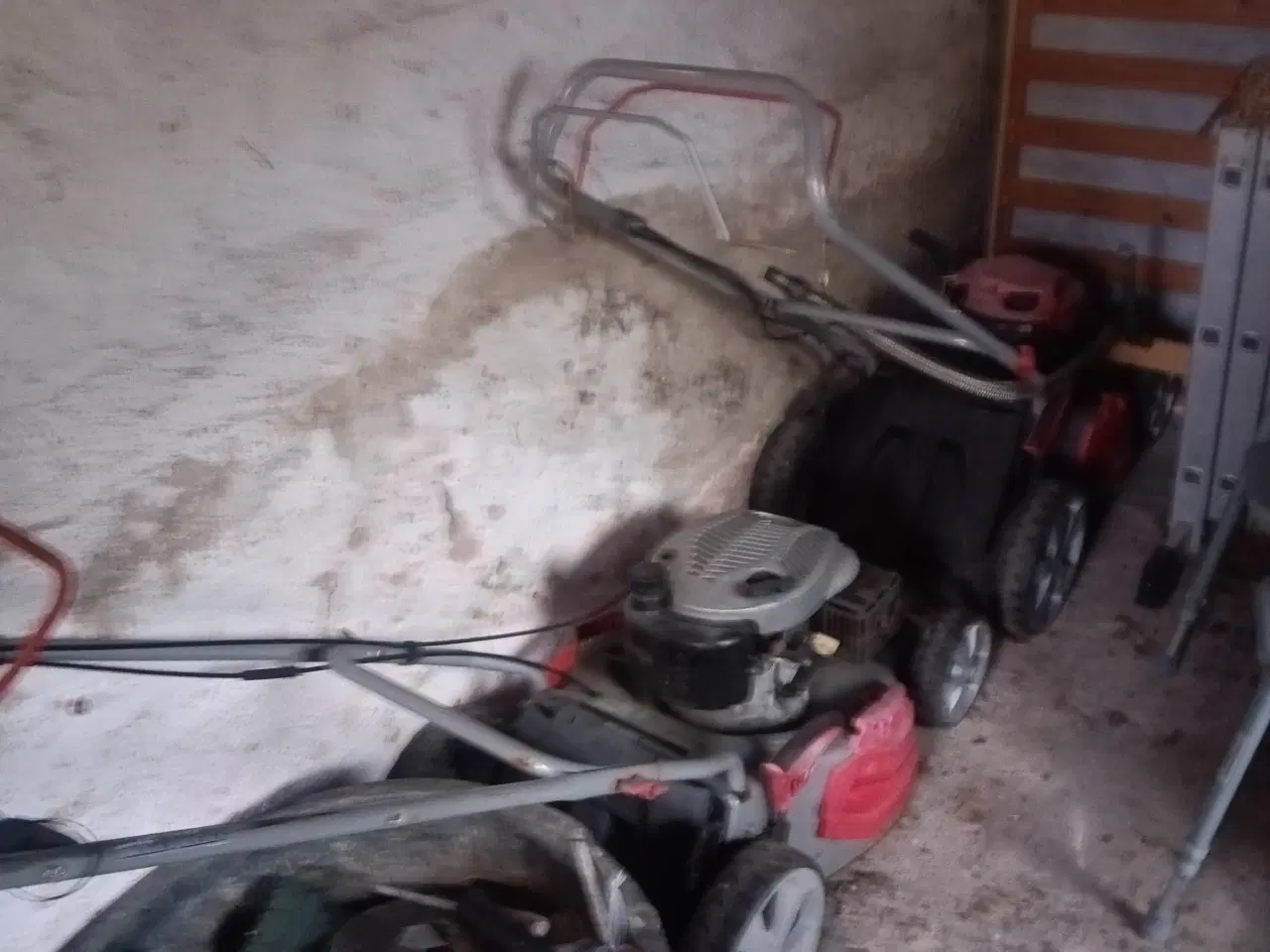 Billede 1 - 2 stk. plæneklippere.