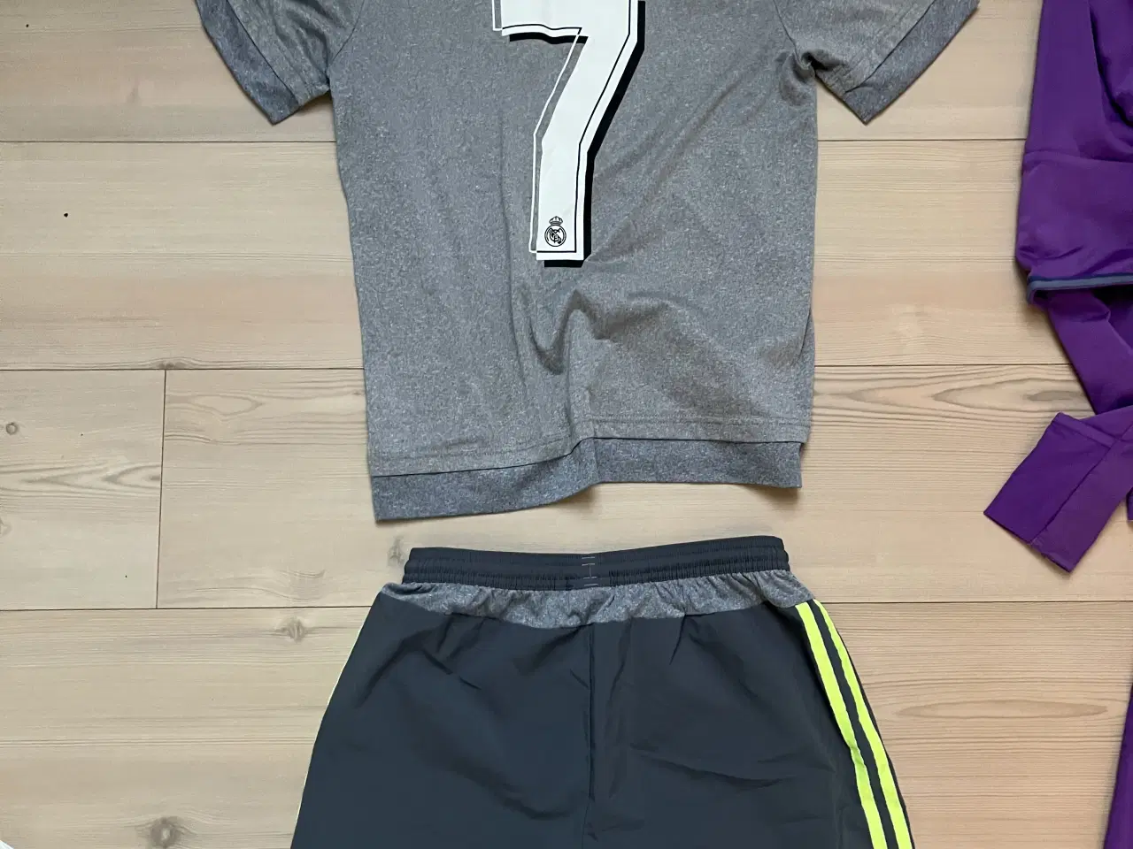 Billede 17 - Fodboldtrøjer i Børnestørrelser 