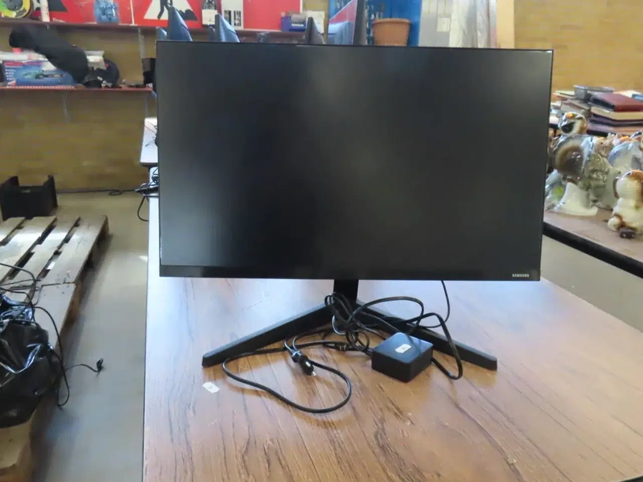 Billede 1 - 27" Computerskærm SAMSUNG F24T350HR