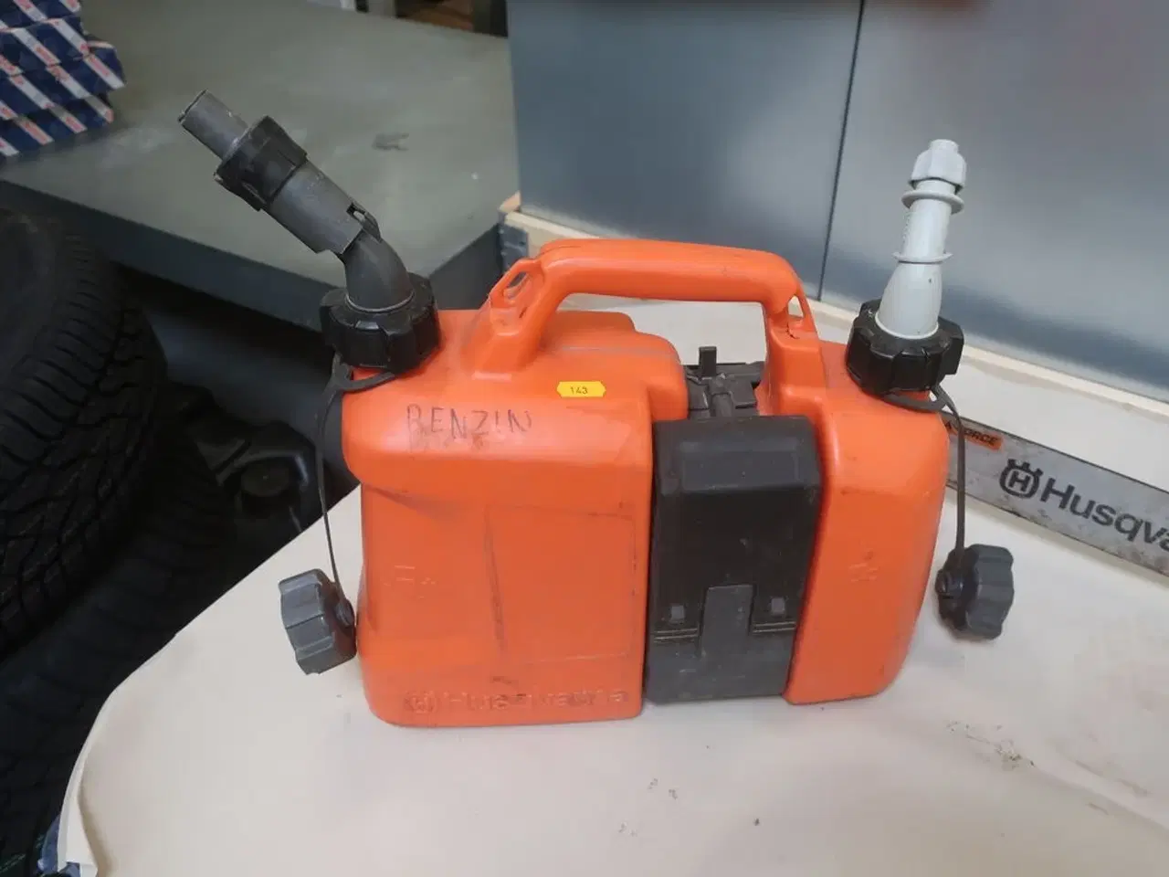 Billede 5 - Motorsav HUSQVARNA 445 med dunk og tilbehør