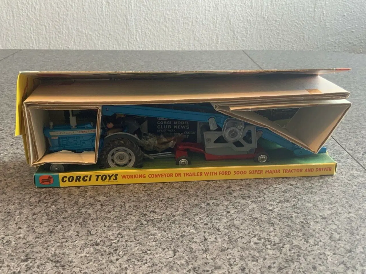 Billede 6 - Corgi Toys no. 47 Ford 5000 Tractor with conveyor