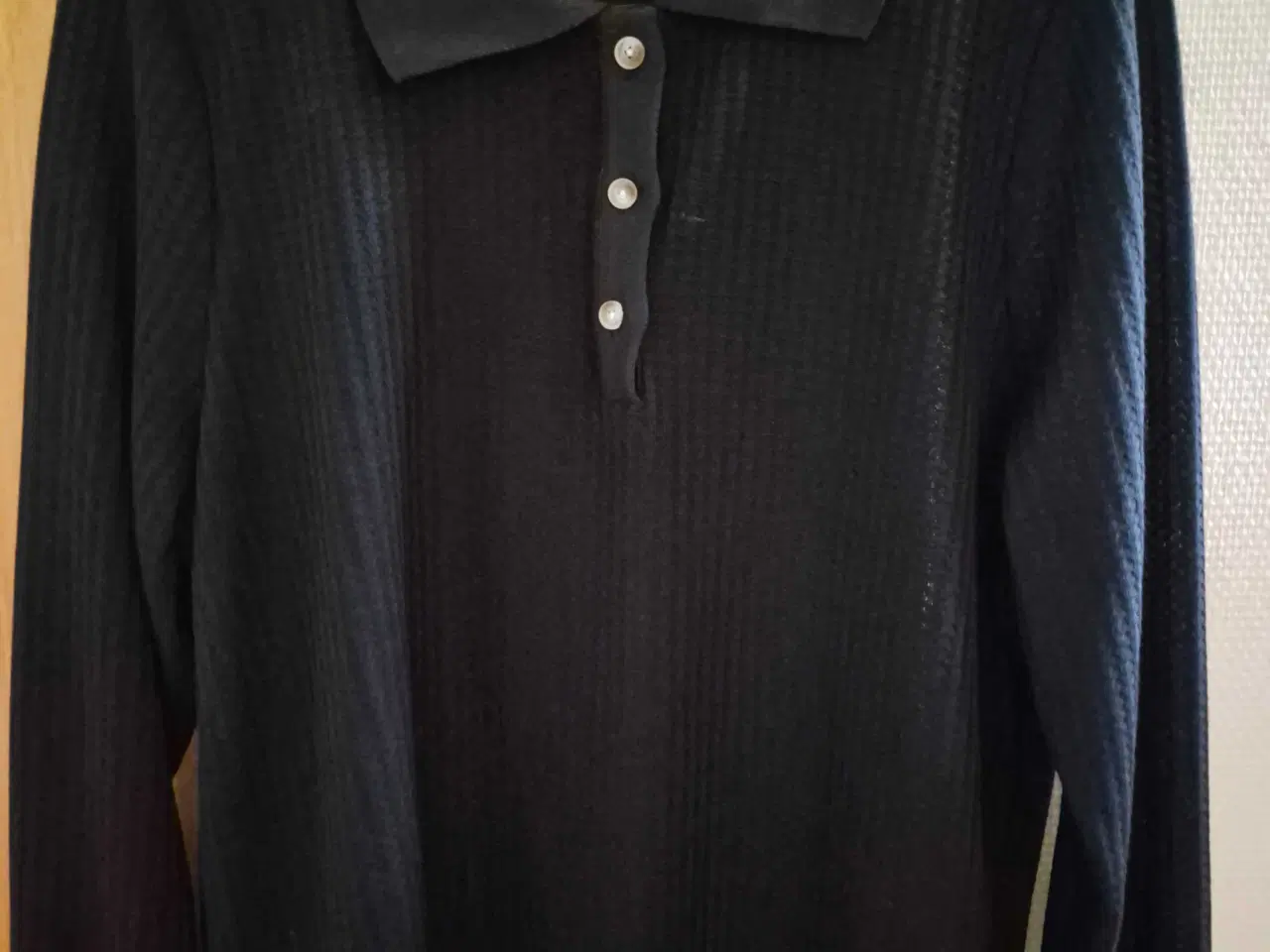 Billede 1 - Pæn sort bluse