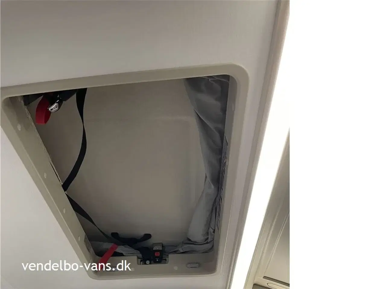 Billede 6 - 2025 - Rollerteam Livingstone Sport 7 Active   Van 5,99 m med 5. S. sele og sove pladser