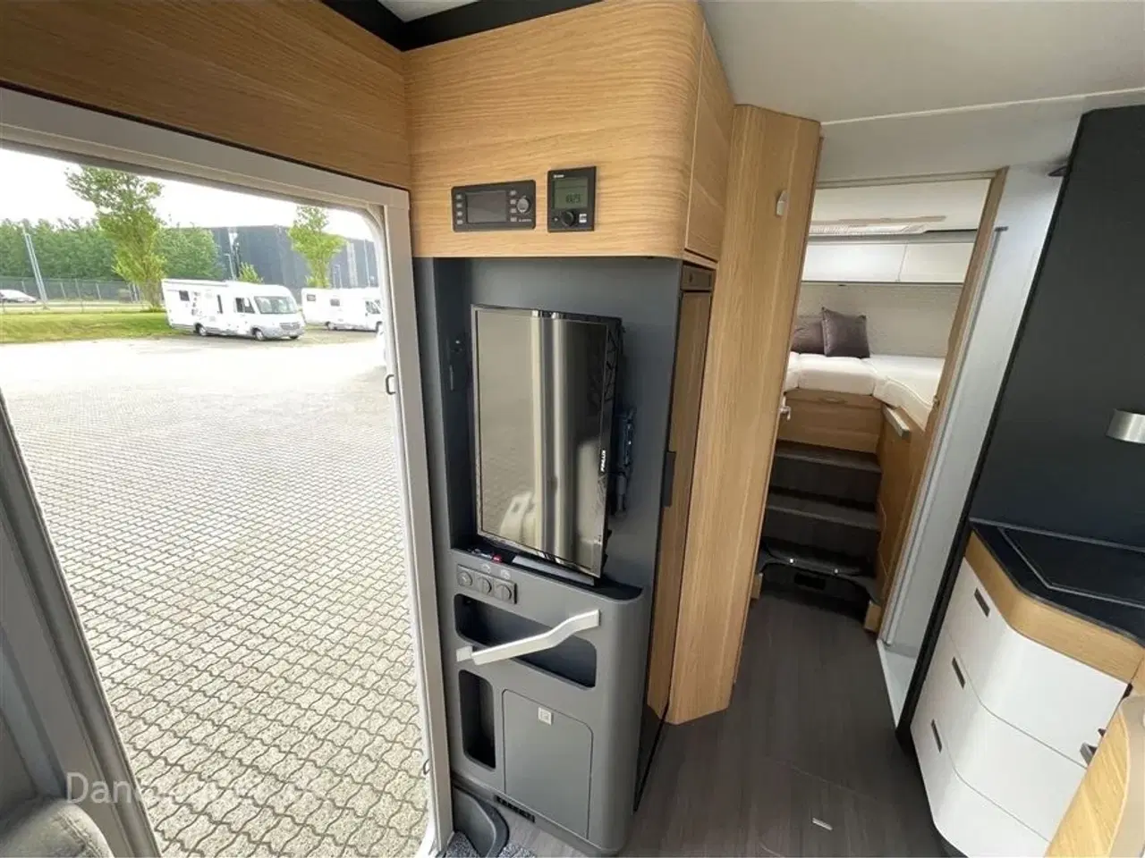 Billede 8 - 2022 - Adria Coral Plus S 670 SL 2 stk. Lithium batterier, solceller, 230 V inverter. Thetford gasovn. 140 HK Aut.gear