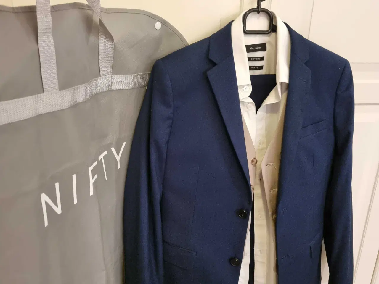 Billede 1 - Smuk og enkelt drenge konfirmations sæt