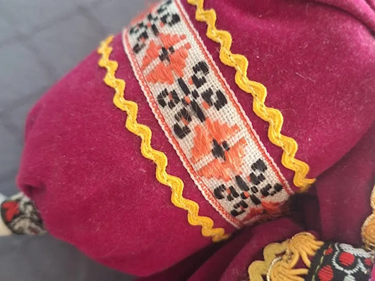 Billede 8 - Flot Russisk porcelænsdukke - Sender gerne